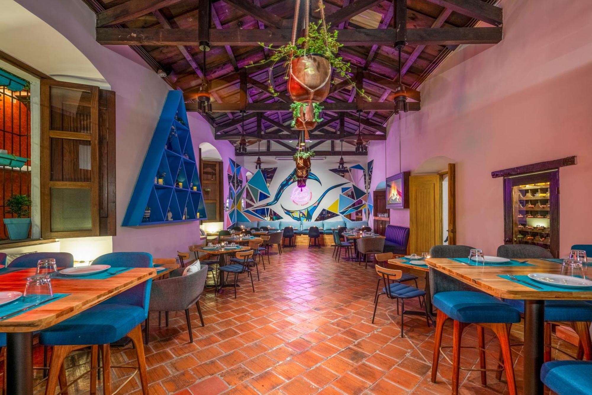 Adra Hostel Antigua Buitenkant foto Restaurant in Oaxaca, Mexico