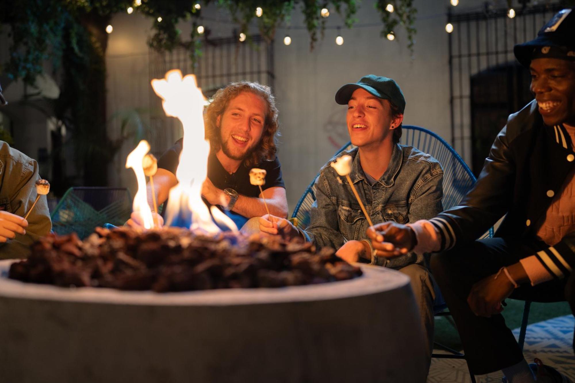 Adra Hostel Antigua Buitenkant foto Marshmallows roasting over a fire