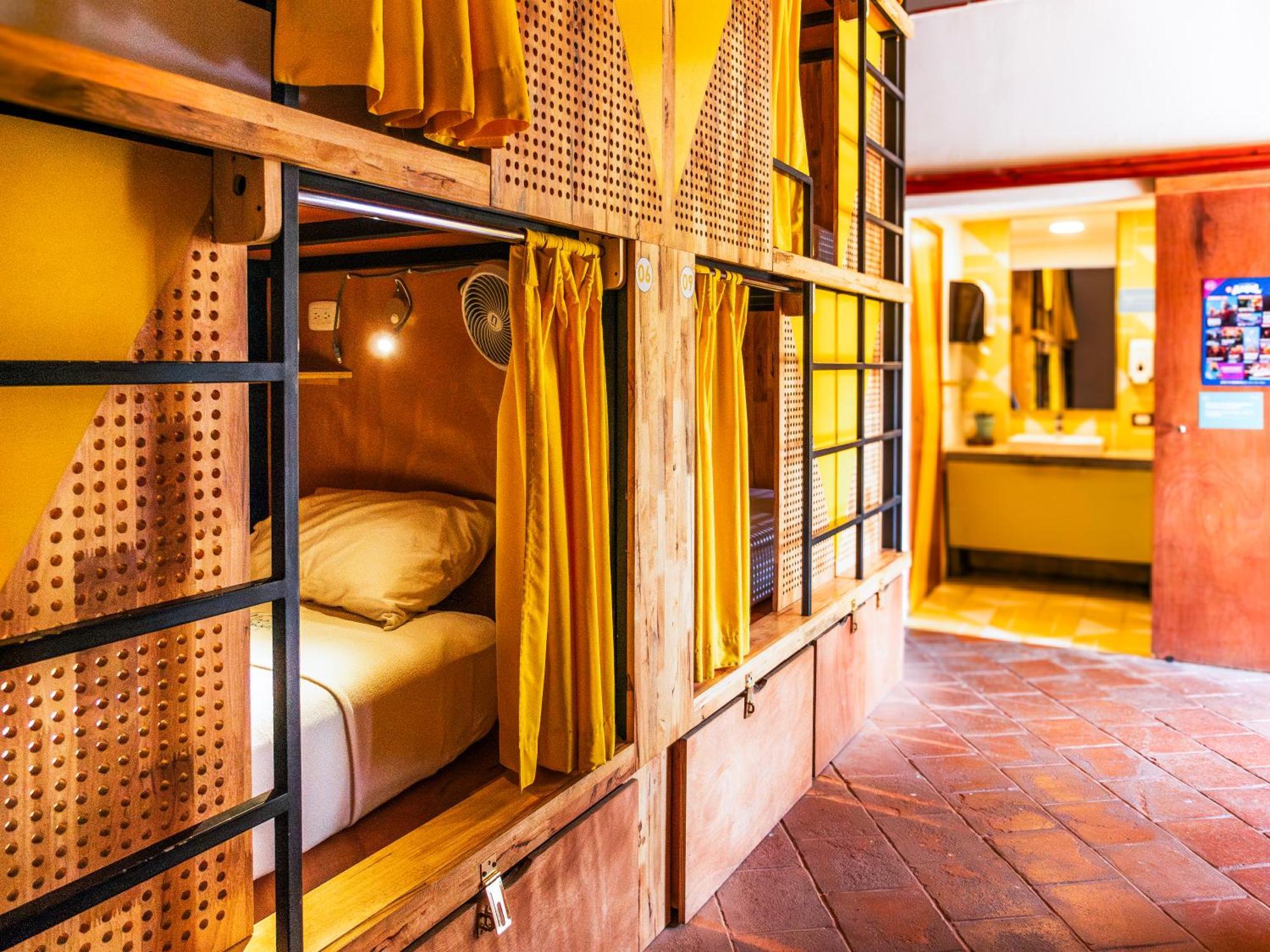 Adra Hostel Antigua Buitenkant foto Hostel in Thailand