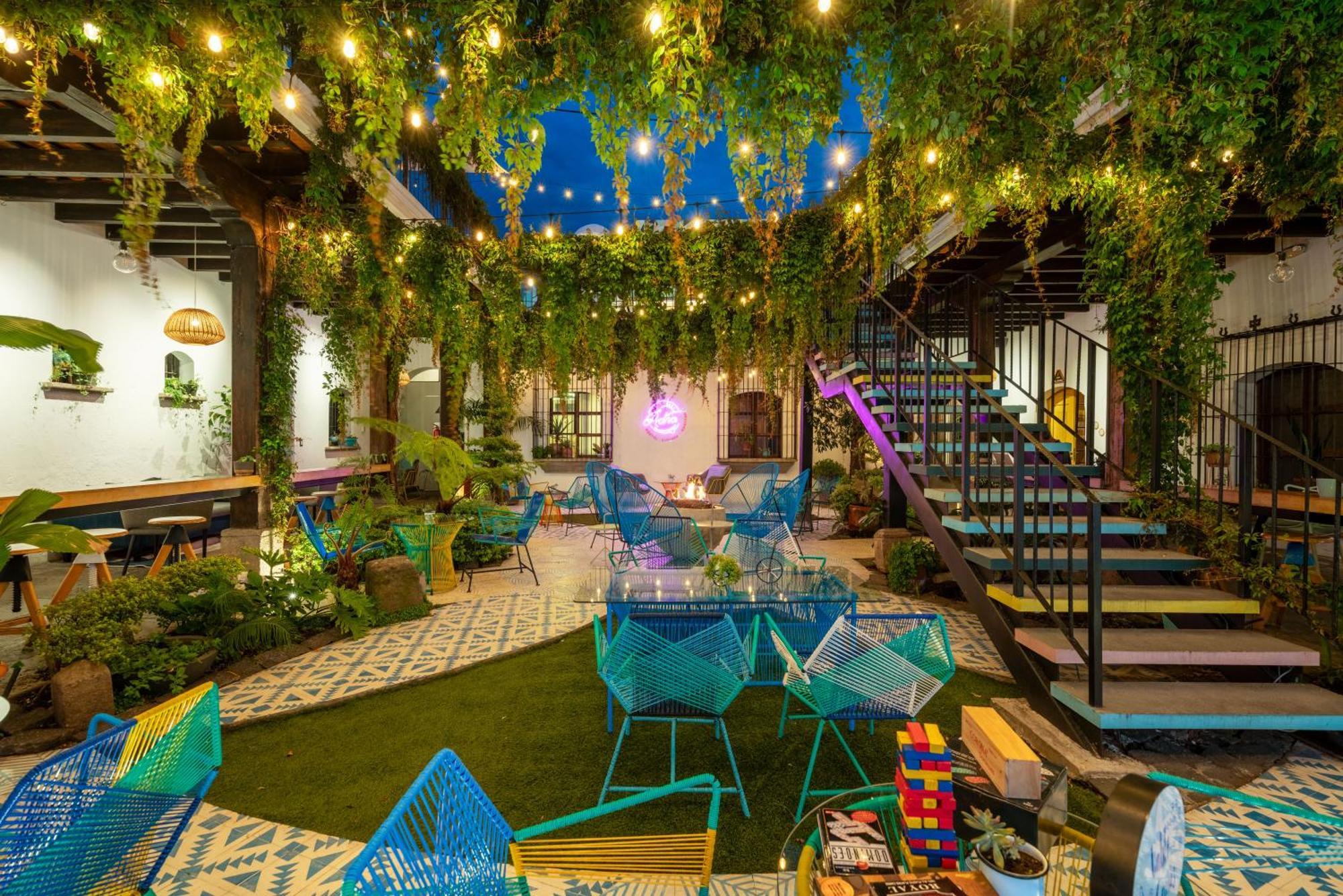 Adra Hostel Antigua Buitenkant foto The Garden at the Hotel Indigo, San Francisco